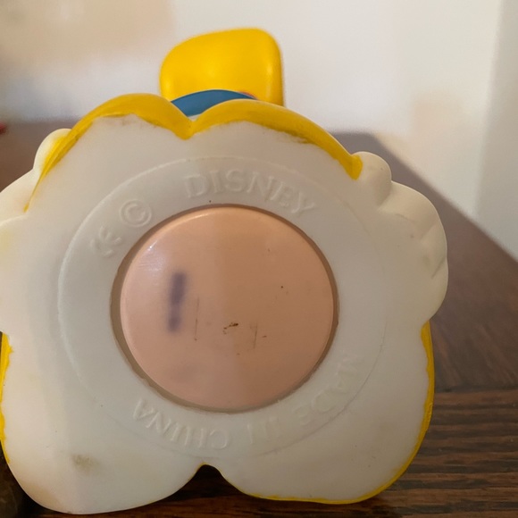 Disney Donald Duck kneeling vinyl bank. - Picture 3 of 4